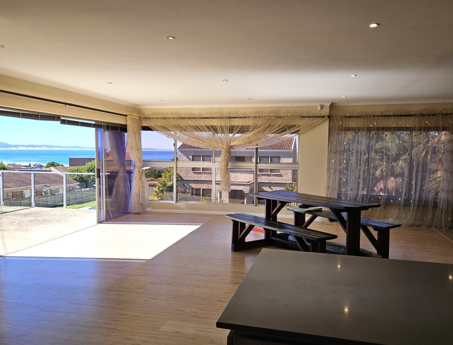3 Bedroom Property for Sale in Wavecrest Eastern Cape